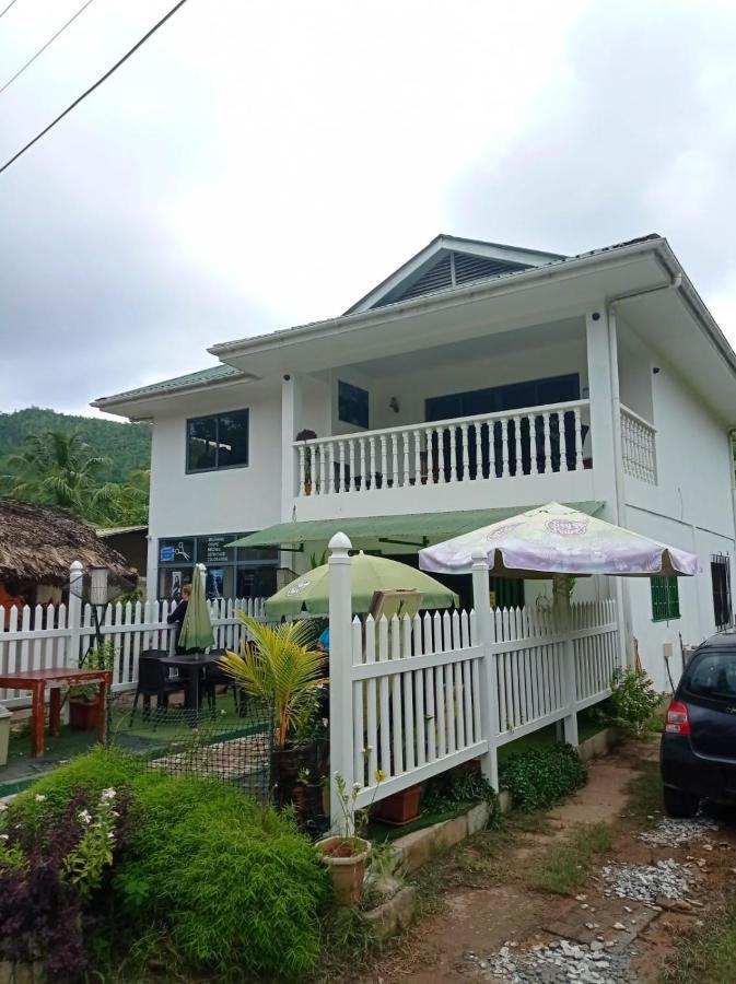 Les Forbans Selfcatering Apartment Takamaka Bagian luar foto