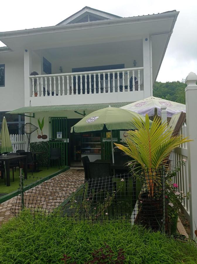 Les Forbans Selfcatering Apartment Takamaka Bagian luar foto
