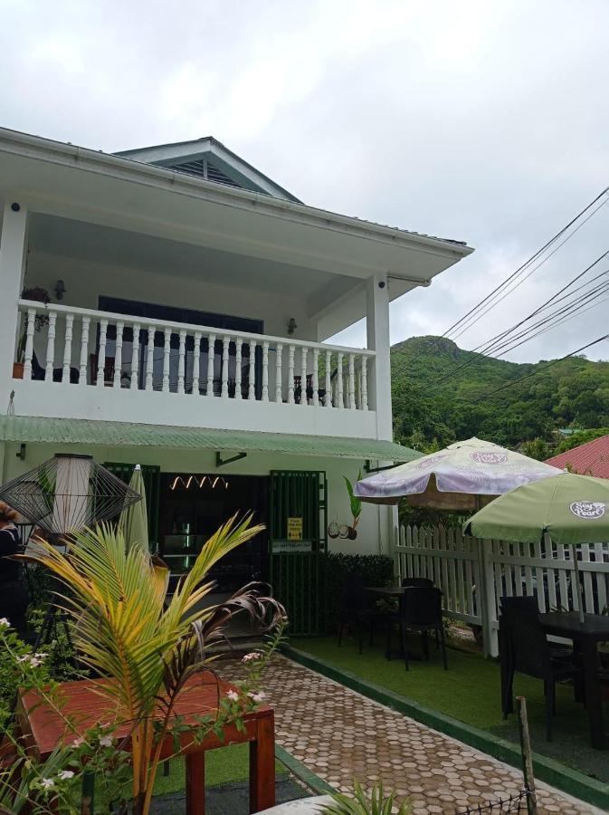 Les Forbans Selfcatering Apartment Takamaka Bagian luar foto