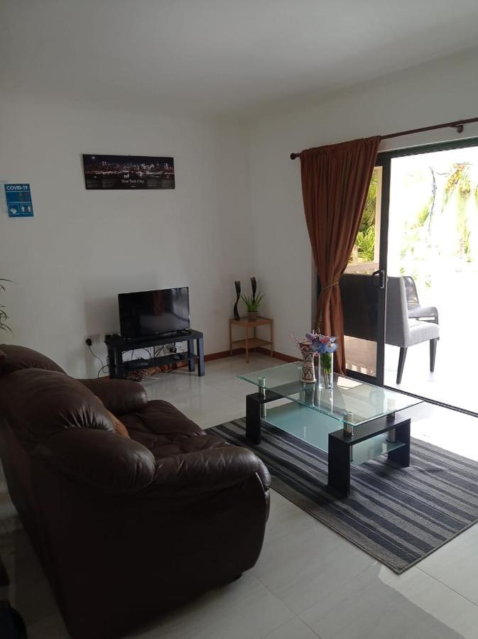 Les Forbans Selfcatering Apartment Takamaka Bagian luar foto