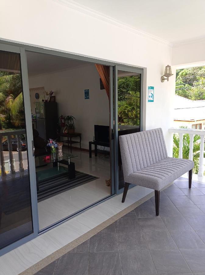 Les Forbans Selfcatering Apartment Takamaka Bagian luar foto