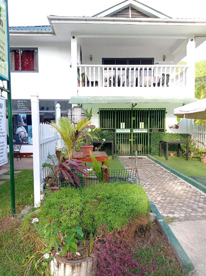 Les Forbans Selfcatering Apartment Takamaka Bagian luar foto