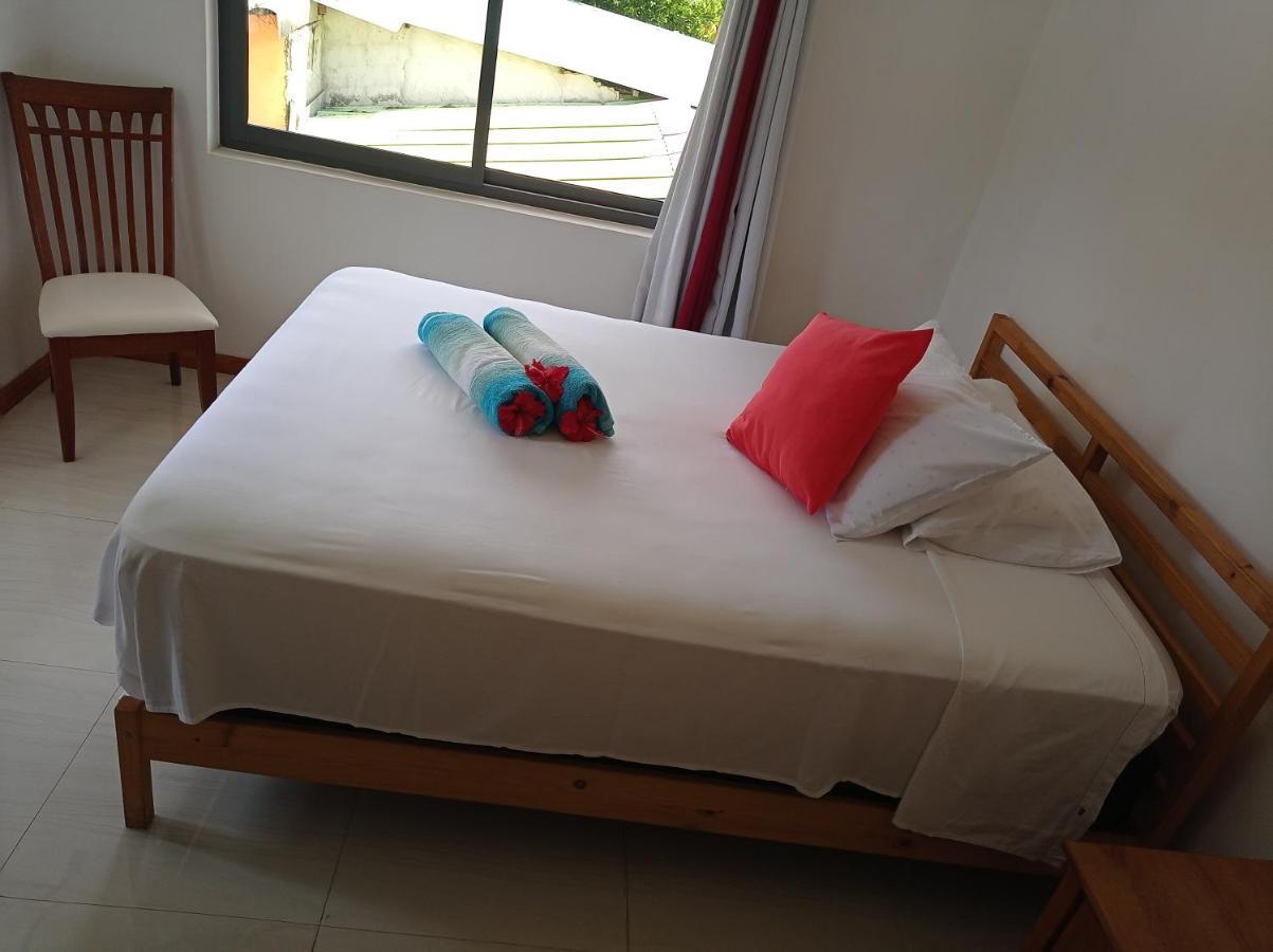Les Forbans Selfcatering Apartment Takamaka Bagian luar foto
