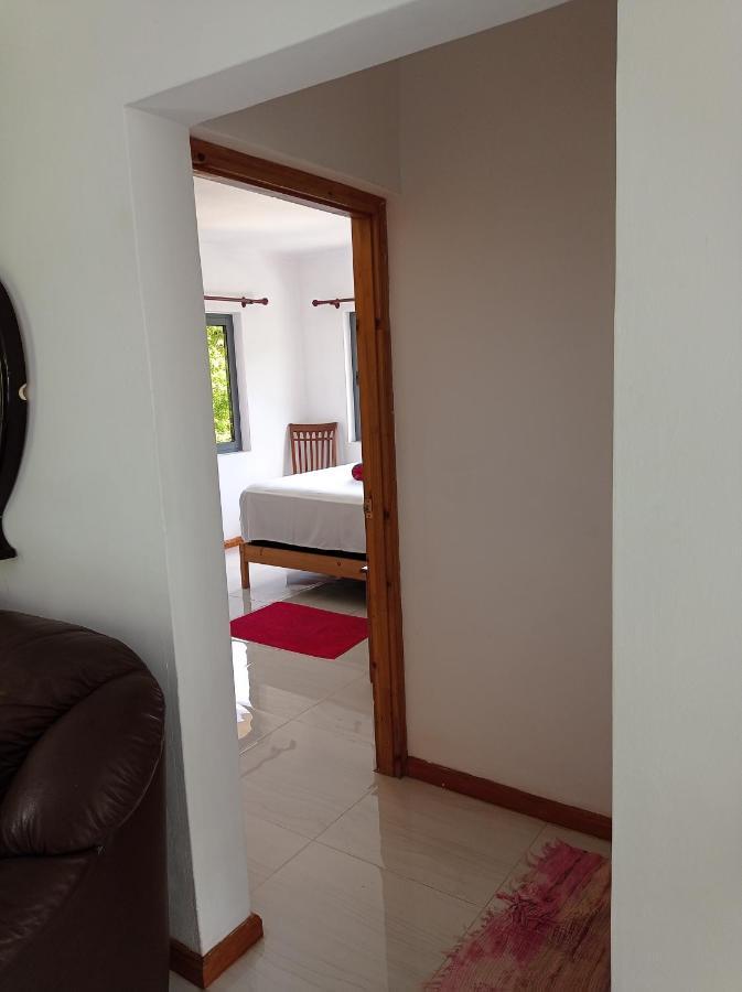 Les Forbans Selfcatering Apartment Takamaka Bagian luar foto