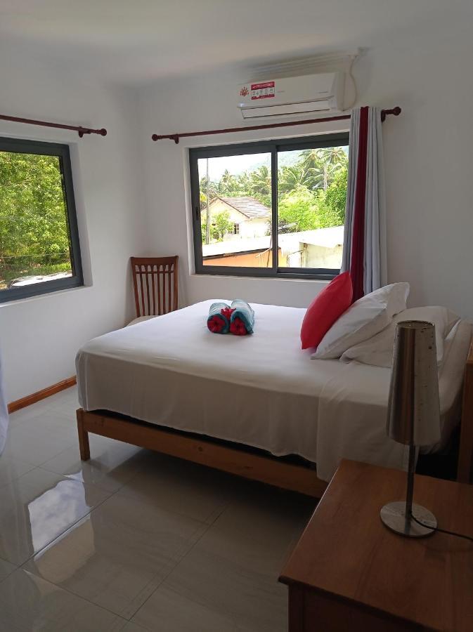 Les Forbans Selfcatering Apartment Takamaka Bagian luar foto