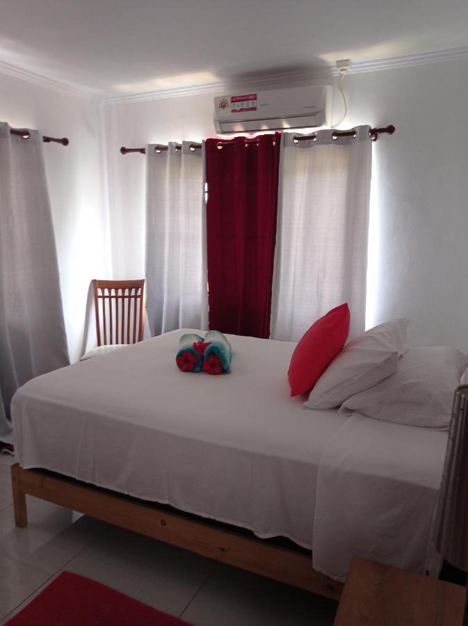 Les Forbans Selfcatering Apartment Takamaka Bagian luar foto