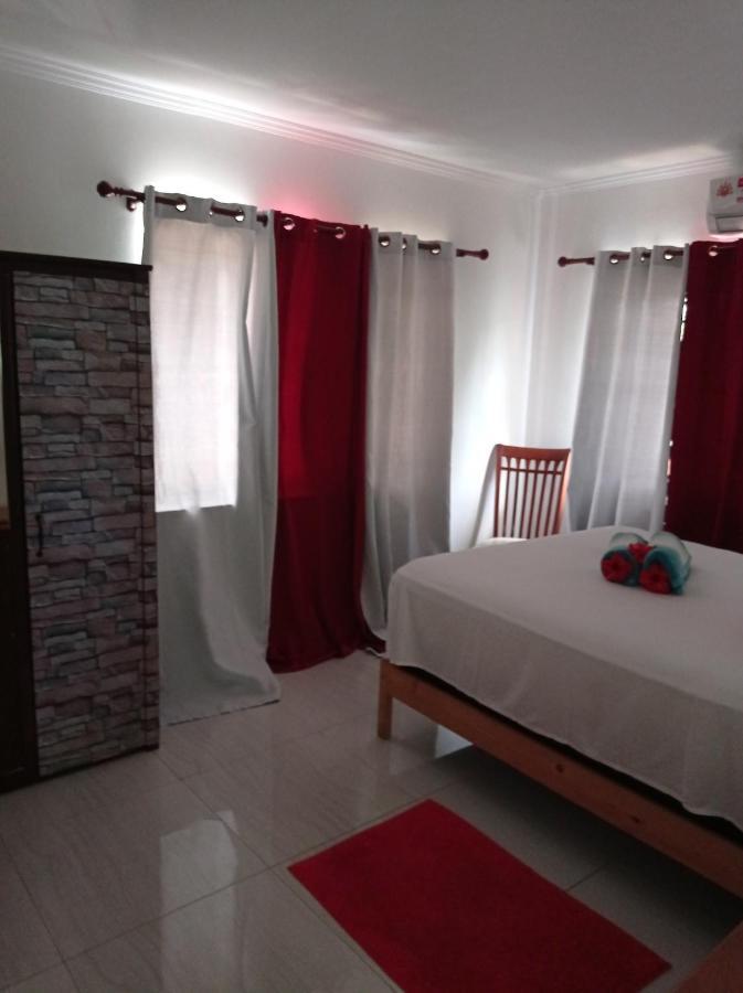 Les Forbans Selfcatering Apartment Takamaka Bagian luar foto