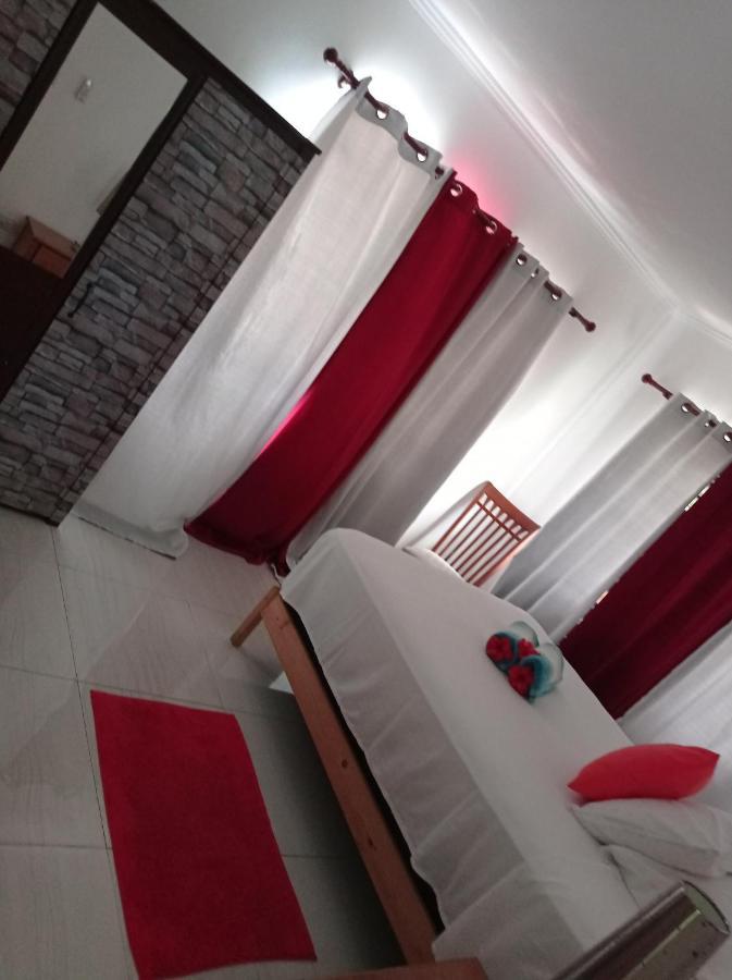 Les Forbans Selfcatering Apartment Takamaka Bagian luar foto