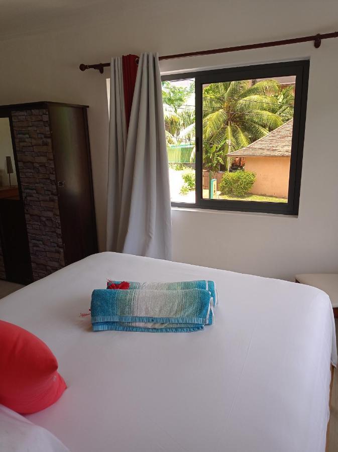 Les Forbans Selfcatering Apartment Takamaka Bagian luar foto