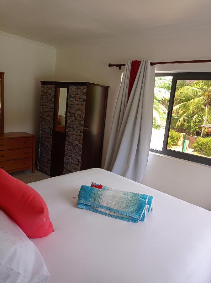 Les Forbans Selfcatering Apartment Takamaka Bagian luar foto