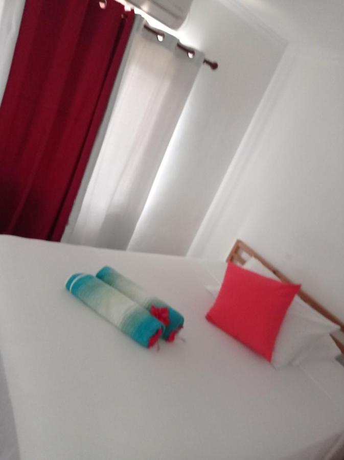 Les Forbans Selfcatering Apartment Takamaka Bagian luar foto
