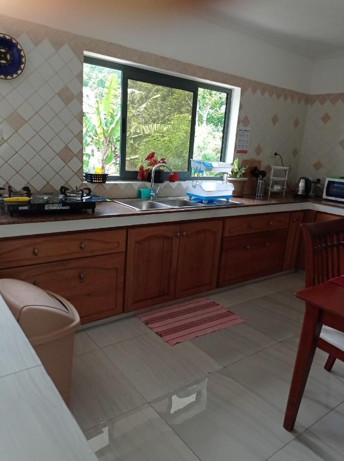 Les Forbans Selfcatering Apartment Takamaka Bagian luar foto