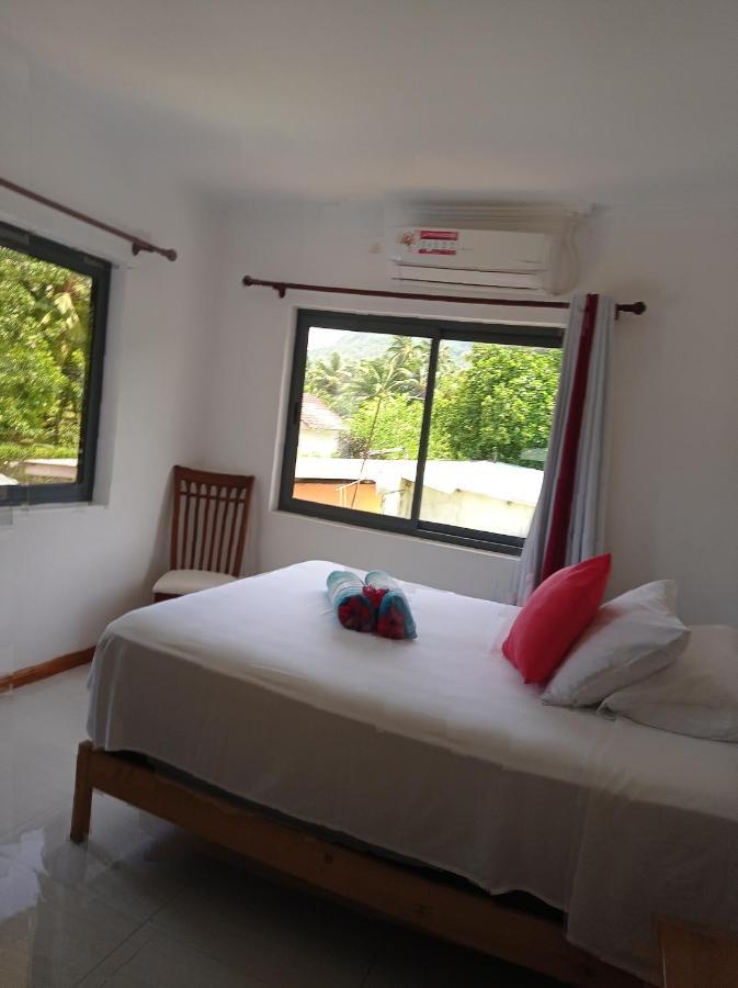 Les Forbans Selfcatering Apartment Takamaka Bagian luar foto