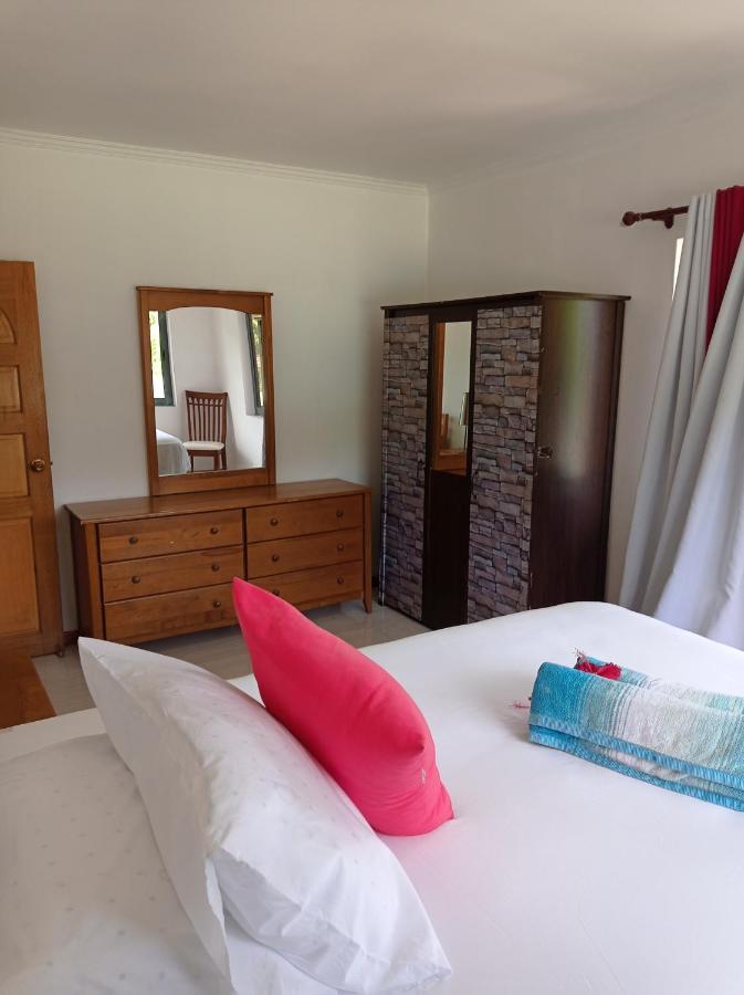Les Forbans Selfcatering Apartment Takamaka Bagian luar foto