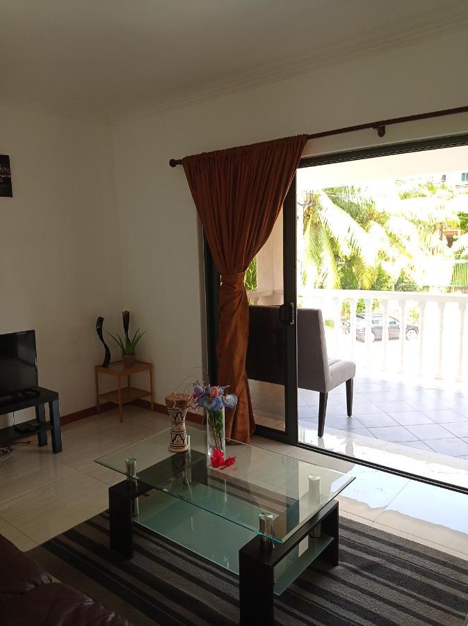 Les Forbans Selfcatering Apartment Takamaka Bagian luar foto