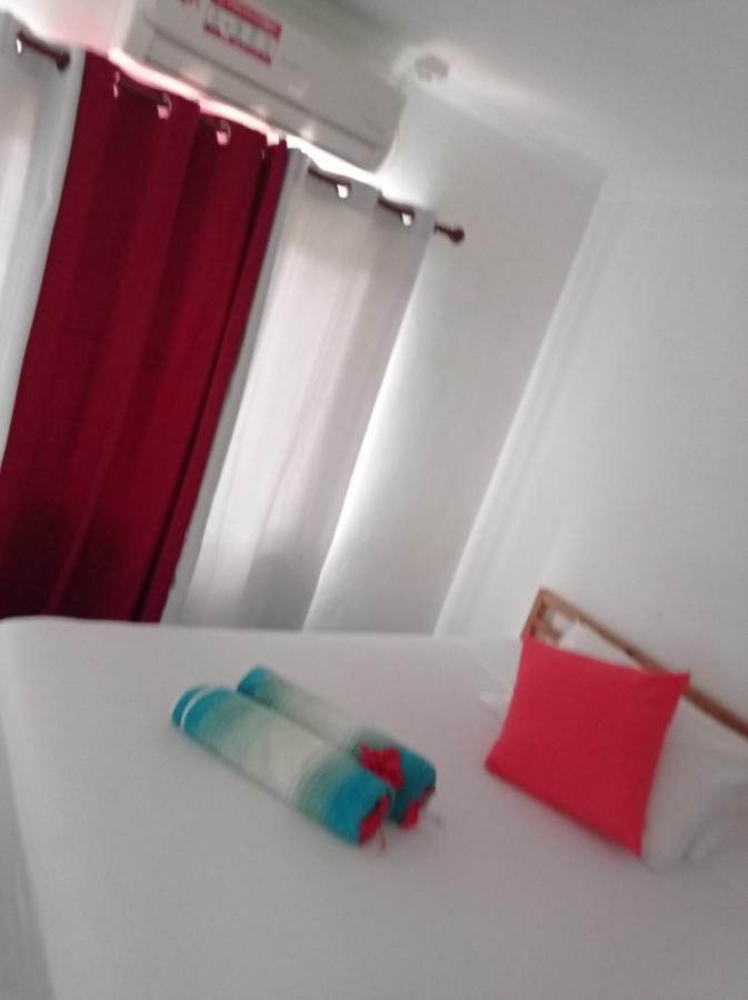 Les Forbans Selfcatering Apartment Takamaka Bagian luar foto
