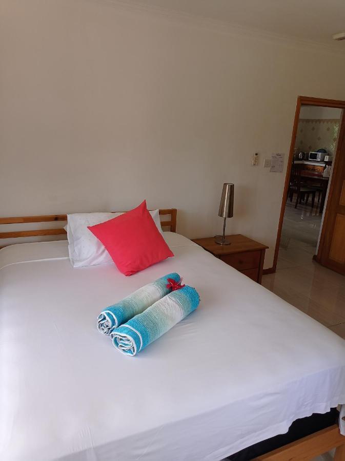 Les Forbans Selfcatering Apartment Takamaka Bagian luar foto
