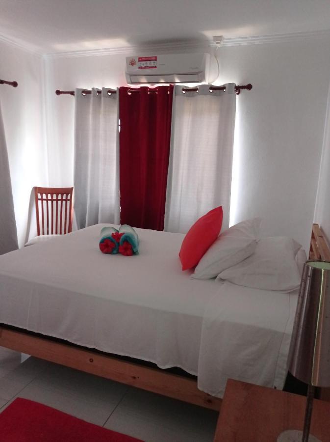 Les Forbans Selfcatering Apartment Takamaka Bagian luar foto