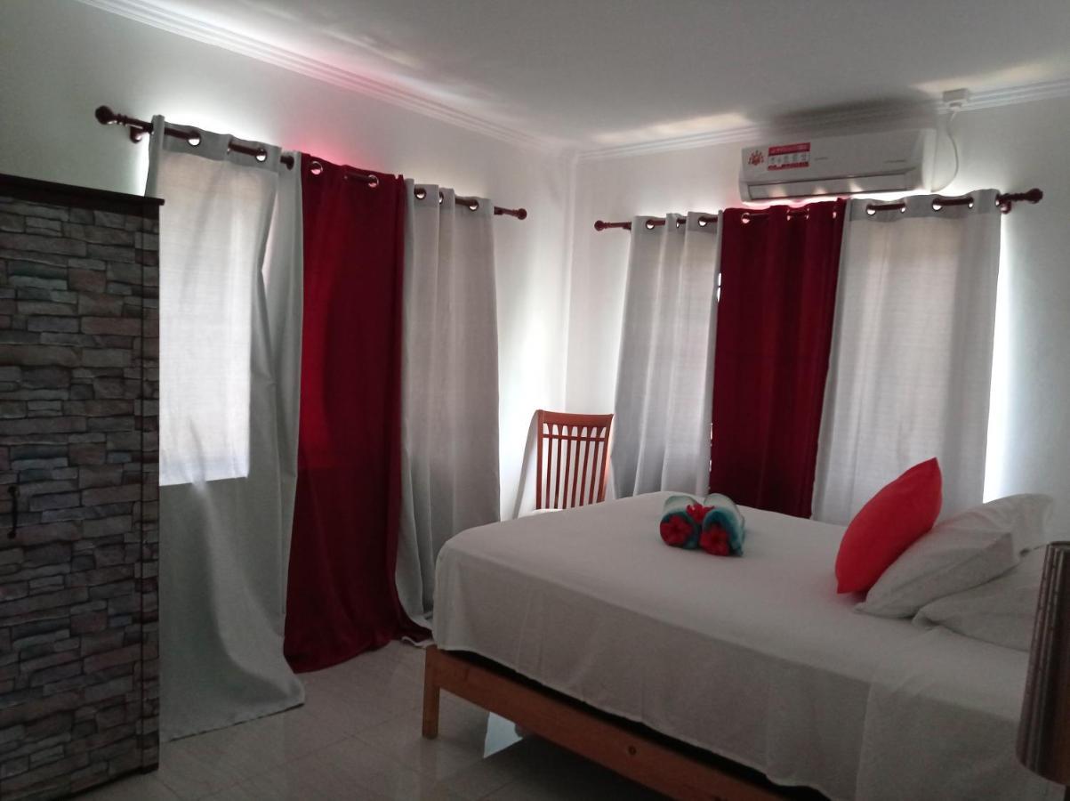 Les Forbans Selfcatering Apartment Takamaka Bagian luar foto