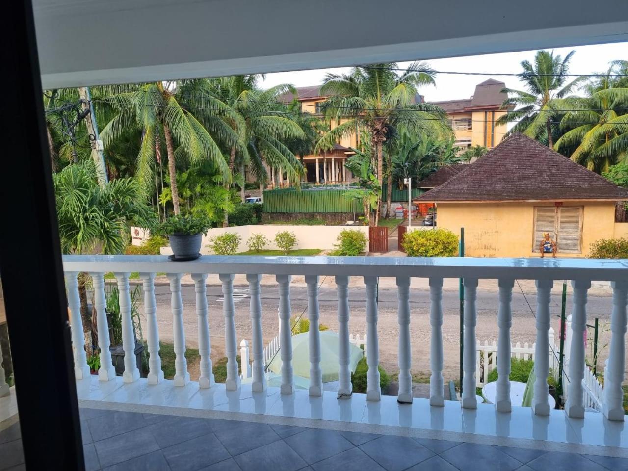 Les Forbans Selfcatering Apartment Takamaka Bagian luar foto