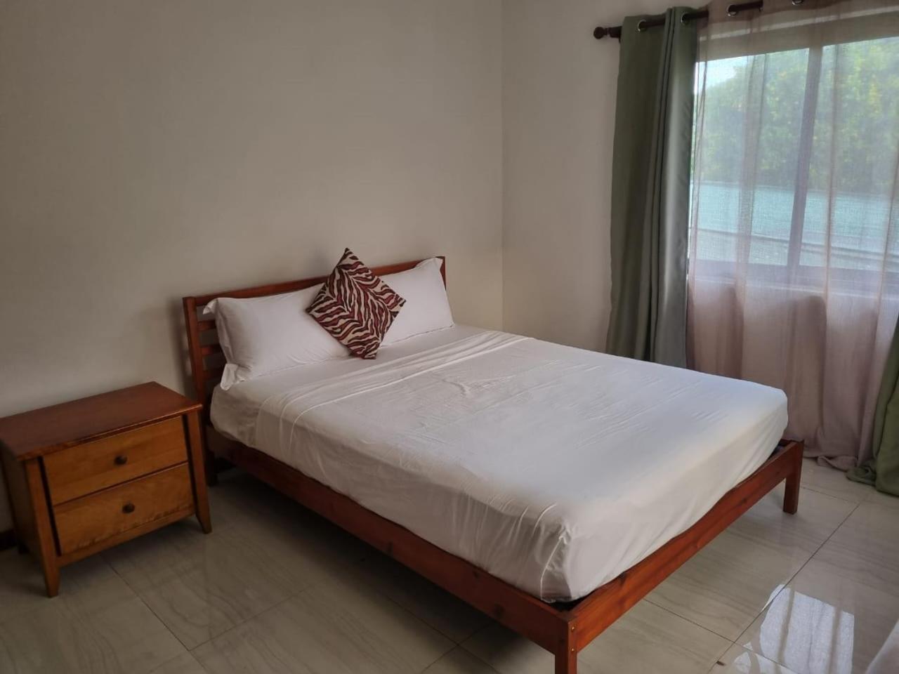 Les Forbans Selfcatering Apartment Takamaka Bagian luar foto